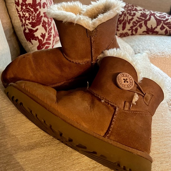 UGG MINI BAILEY BUTTON II BOOT - Picture 6 of 11
